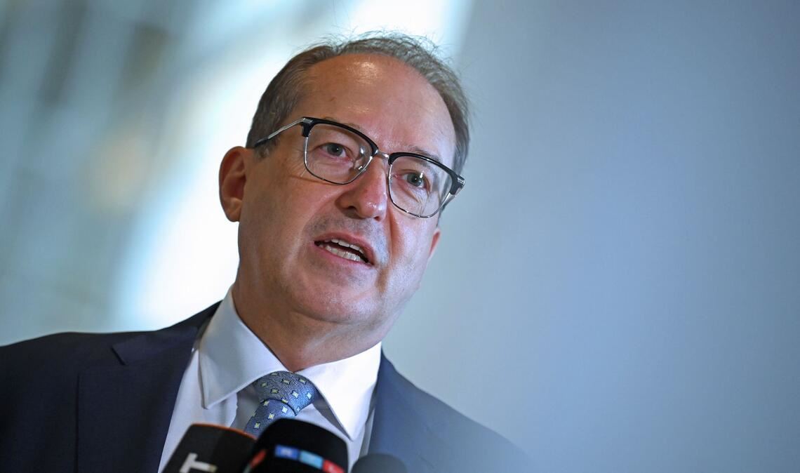 Innenminister Alexander Dobrindt warnt vor einer abstrakten Terrorgefahr. (Archivbild)