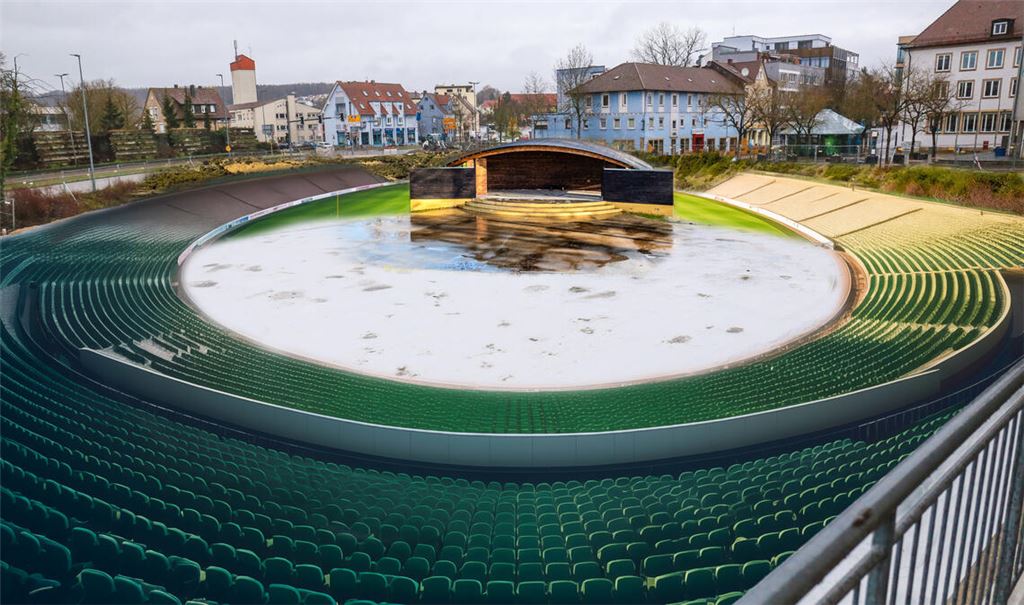 Innovativ: Eine mobile oder versenkbare (Freiluft-)Bühne am Mühlehof-Standort, wie sie ein Leser vorschlägt, könnte auch die Saalfrage klären. Fotos: Archiv, Fotomontagen: Odenwälder