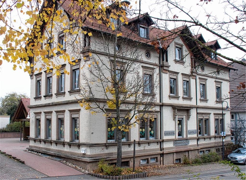 Insgesamt 3,2 Millionen Euro würde die Erweiterung der Kirsten-Boie-Grundschule einschließlich der Sanierung des alten Schulgebäudes kosten. Die Notwendigkeit dieser Investition wurde bei den Haushaltsberatungen in der Gemeinderatssitzung hinterfragt. Archivfoto: Helbig