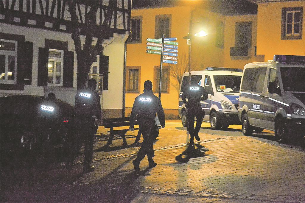 910_0008_165625_myro_Razzia_Polizei_Moenchsklause_Wierns