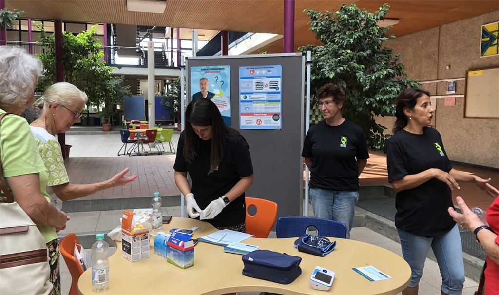 Interessierte beim Aktionstag von Gym and Dance.