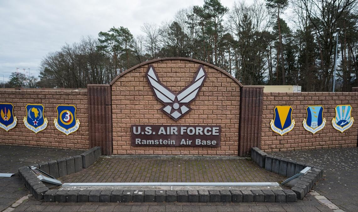 Inwieweit der Luftwaffenstützpunkt Ramstein in Rheinland-Pfalz in die Angriffe verwickelt ist, ist unklar. (Archivbild)