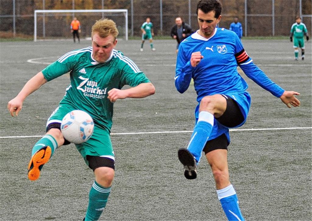 Iptingen (in Grün) präsentiert sich gegen Kirchheim überraschend stark. Foto: Fotomoment
