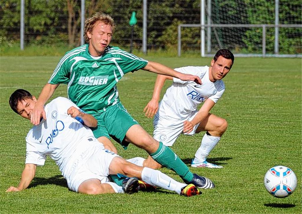 Iptingen (in grün) kassiert im ersten Spiel in der A3-Liga eine 1:4-Niederlage. Foto: Fotomoment