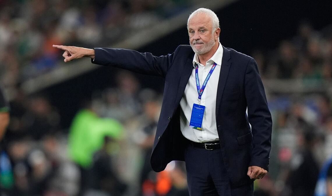 Iraks Trainer Graham Arnold und sein Team bereiteten sich wegen des Iran-Krieges unter erschwerten Bedingungen auf die Partie vor.