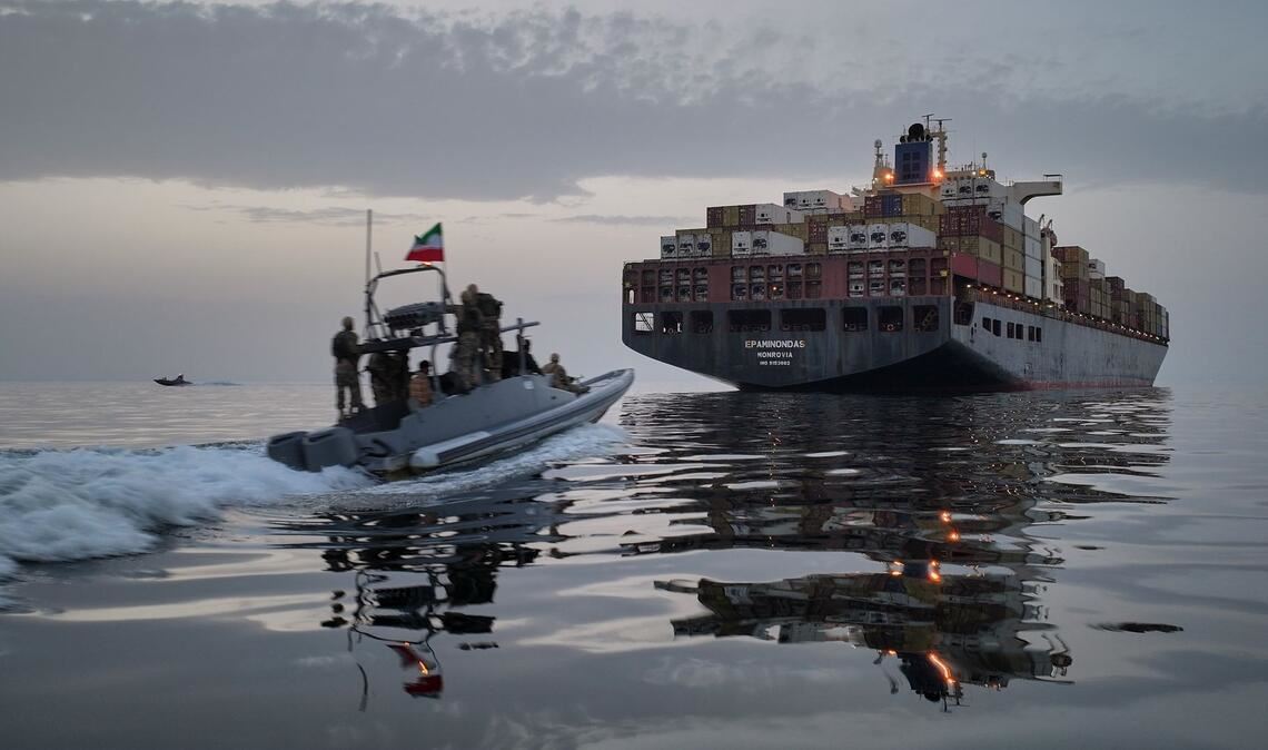 Iran blockiert die Straße von Hormus für den internationalen Schiffsverkehr.