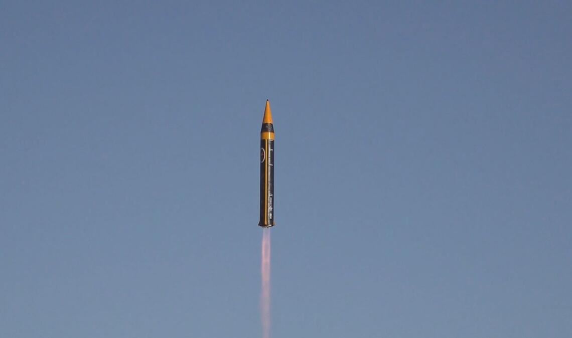 Irans Streitkräfte haben eine neue Mittelstreckenrakete vorgestellt.