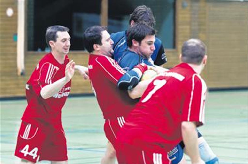 Irgendwie gehemmt wirken die Blau-Gelben im Kellerduell gegen Odenheim.
Foto: Zschorsch