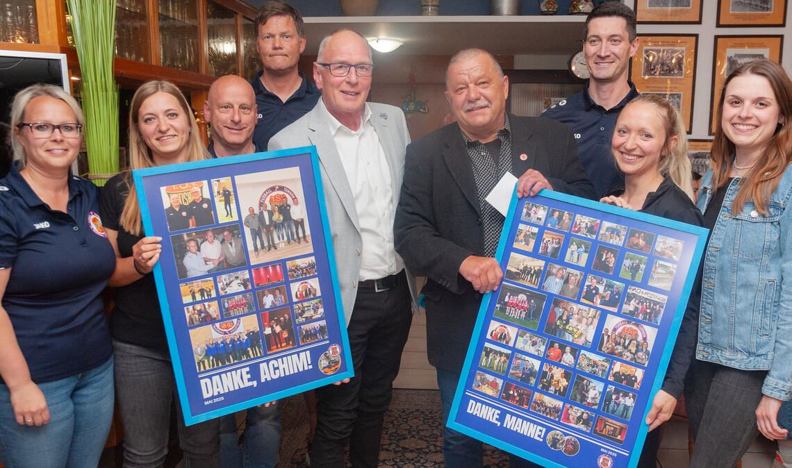 Irina Kuhn (Faustball), Anja Heugel (Volleyball), Reiner Schubert (Turnen), der zweite Vorsitzende Thomas Schäuble, Thomas Barho (Fußball), Jennifer Rapp und Selina Nicko (Vorstandsmitglieder, v.li.) überreichen Achim Häge (5.v.li) und Manfred Schulz (3.v.re.) Erinnerungen und ihren Dank.