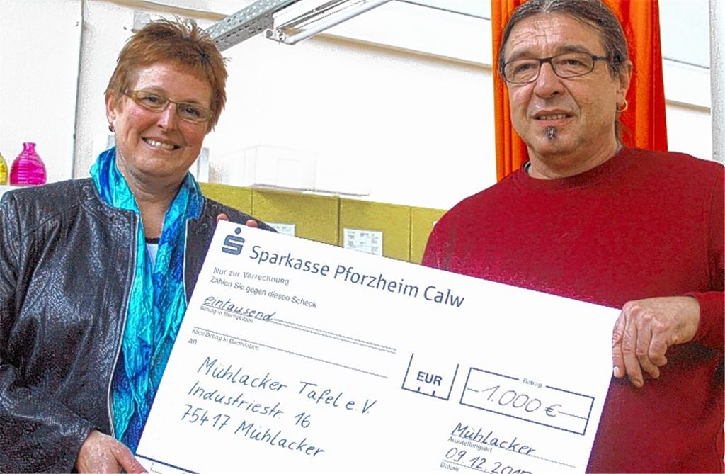 „Pflege Daheim“ spendet 1000 Euro für Tafelladen