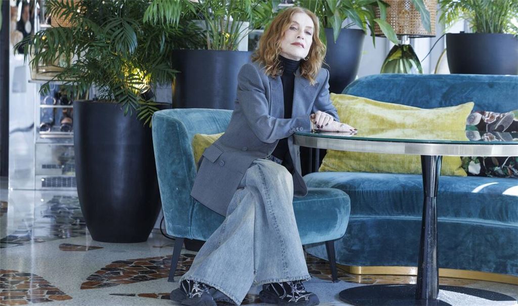 Isabelle Huppert schätzt es, beim Spielen größtmögliche Freiheit zu haben, wie sie sagt.