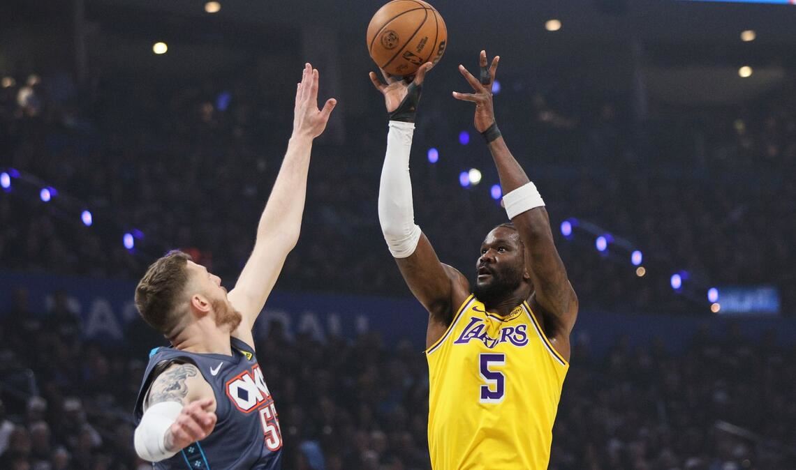 Isaiah Hartenstein (l.) stellte Deandre Ayton und die Lakers vor Probleme.