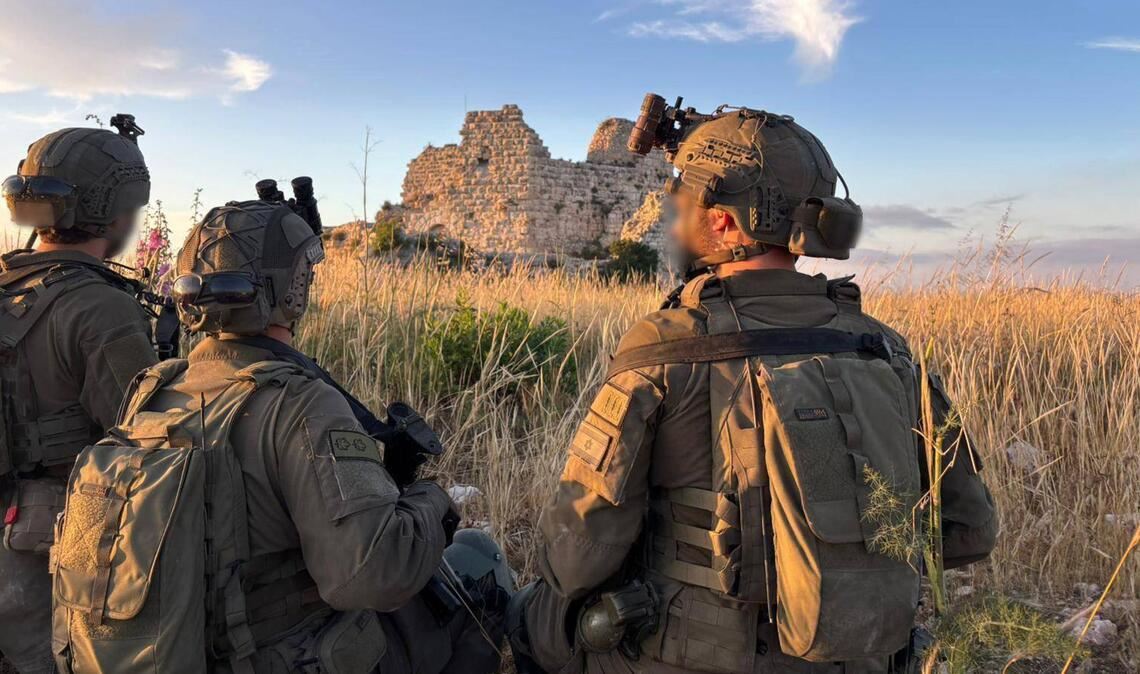 Israelische Soldaten stoßen am 30. Mai 2026 vor und erobern die Bug Beaufort von der Hisbollah.