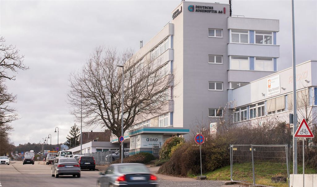 Ist als Alternative zu einer Container-Anlage im Gespräch: das Filitz/Metzler-Gebäude. Foto: Fotomoment