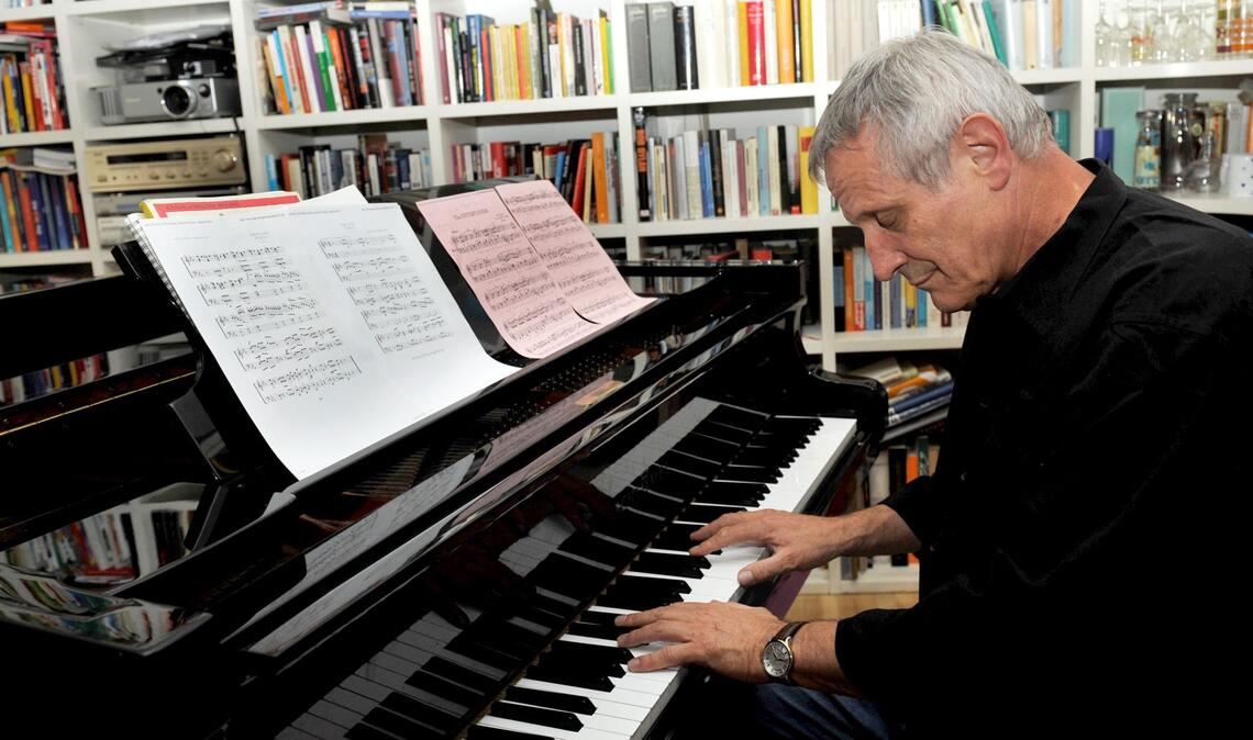 Ist der Alkohol die Ursache? Konstantin Wecker kann nach eigenen Angaben nur noch einfache Lieder spielen.