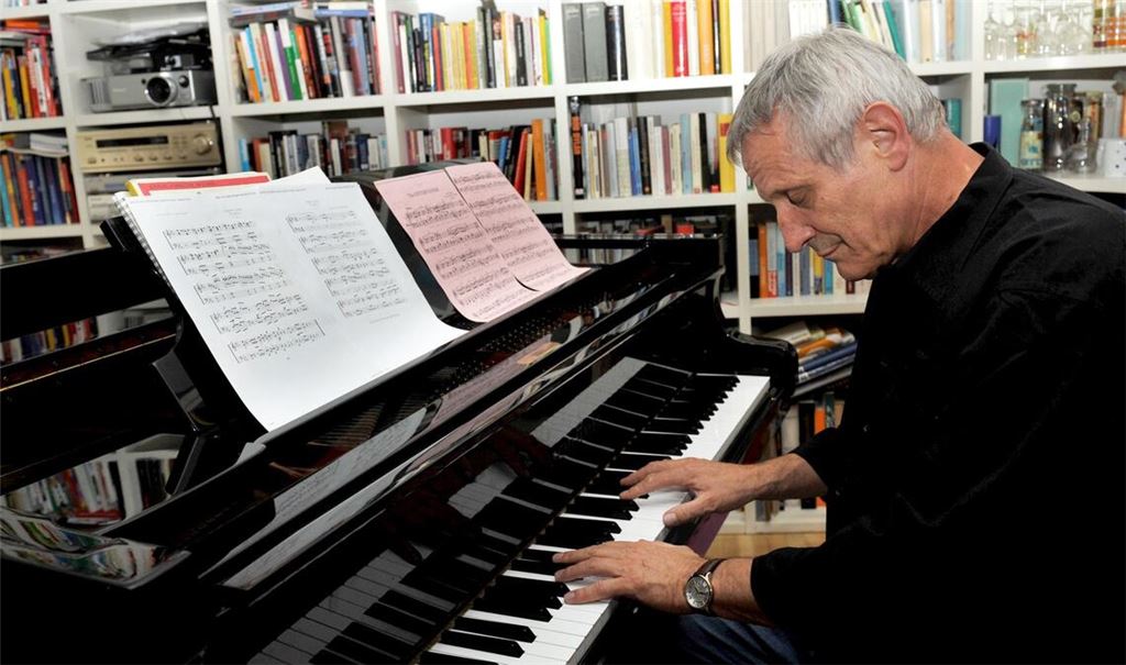 Ist der Alkohol die Ursache? Konstantin Wecker kann nach eigenen Angaben nur noch einfache Lieder spielen.