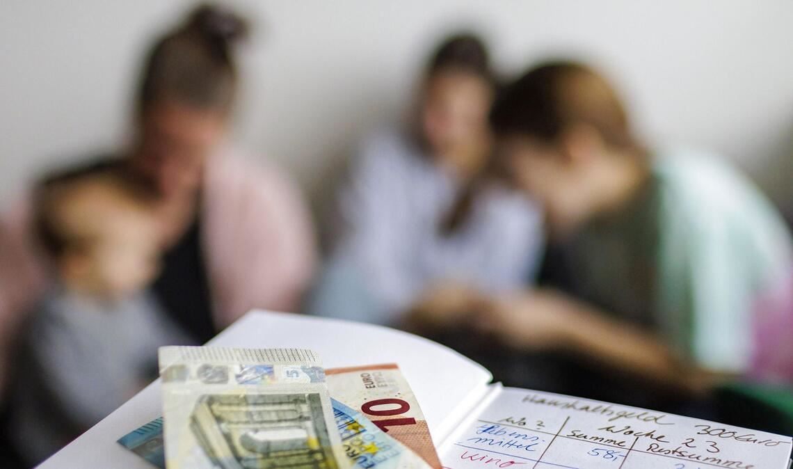 Ist der Sozialstaat unbezahlbar geworden? Lebt Deutschland über seine Verhältnisse, wie Bundeskanzler Friedrich Merz (CDU) jüngst erklärte?