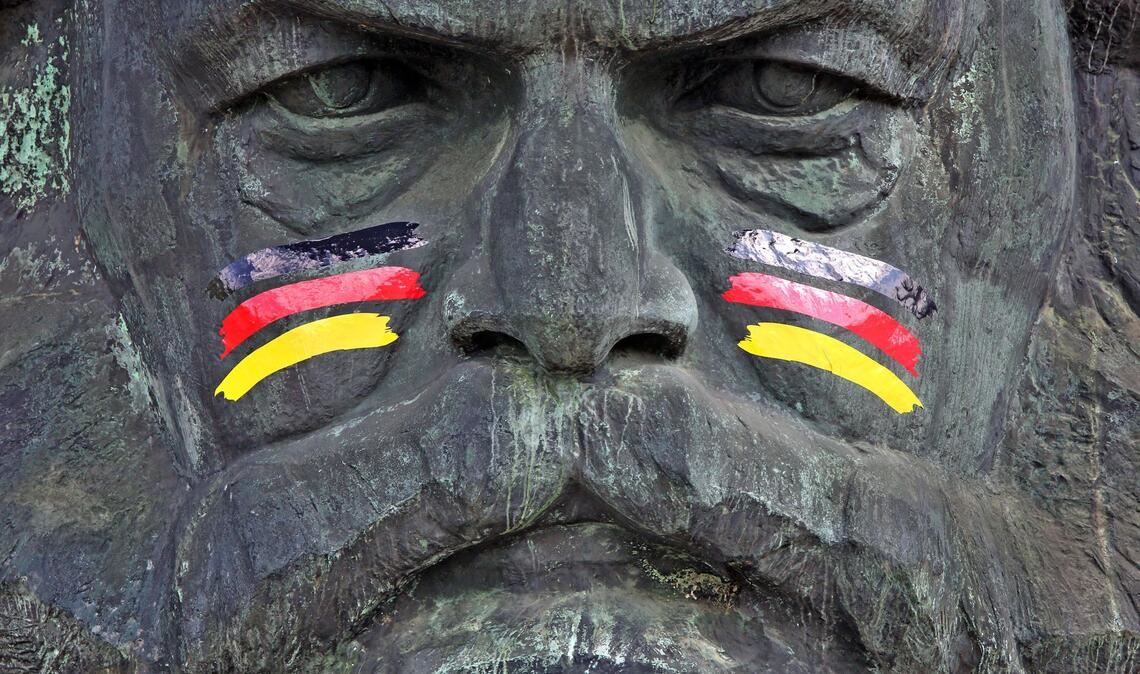 Ist deshalb alles falsch, was der Philosoph mit dem Prophetenbart auf Tausenden von Seiten ausgebreitet hat? „Mitnichten“, sagt der langjährige Chef des Ifo-Instituts für Wirtschaftsforschung in München, Hans-Werner Sinn. Vor allem Marx’ Krisentheorien seien heute wieder „hochaktuell“.