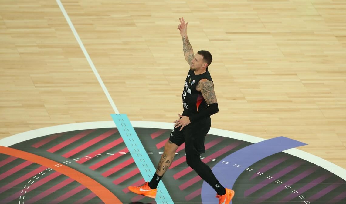 Basketball-Kumpel Theis über Schröder: "Hut vor ihm ziehen" Ist mit Schröder befreundet: Daniel Theis.