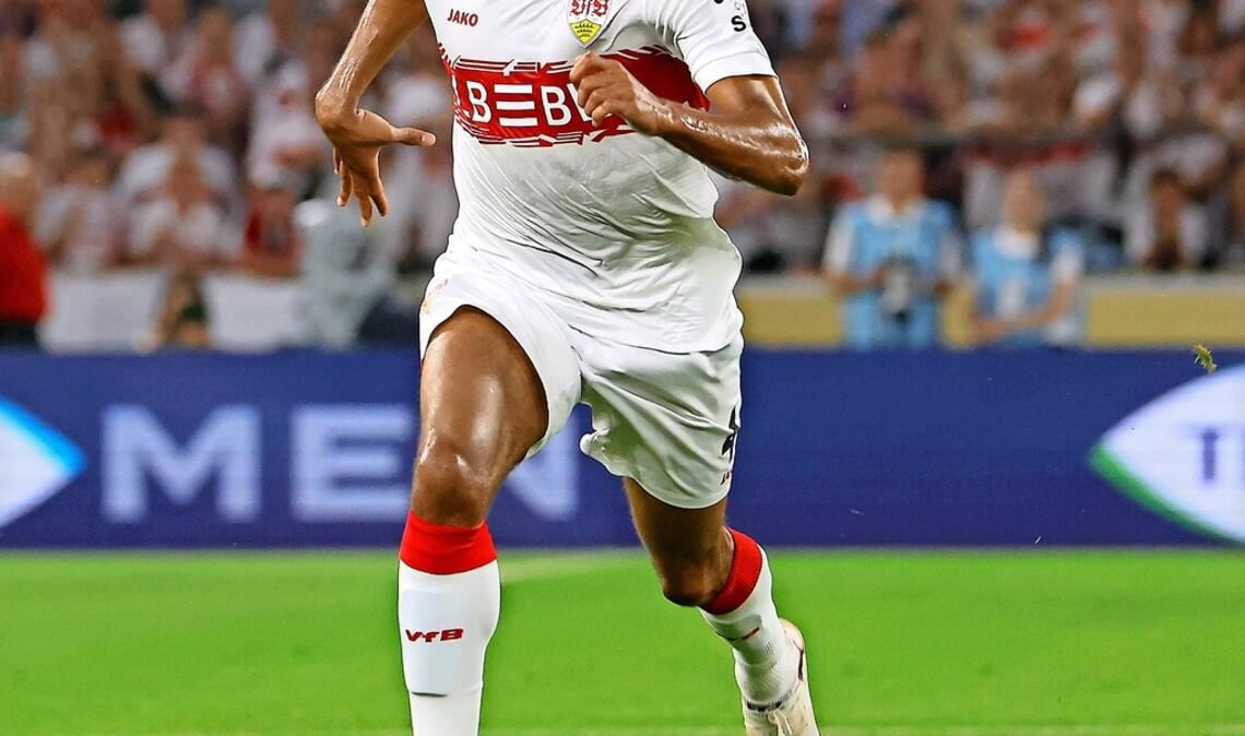 Ist nach einer starken Vorbereitung auf der rechten Abwehrseite beim VfB Stuttgart gesetzt: Josha Vagnoman
         Foto: Baumann