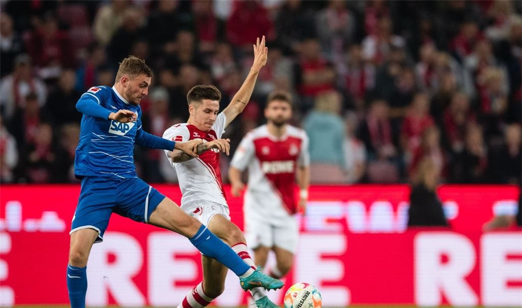 Jacob Bruun Larsen (l) erzielte Hoffenheims Ausgleich in Köln.