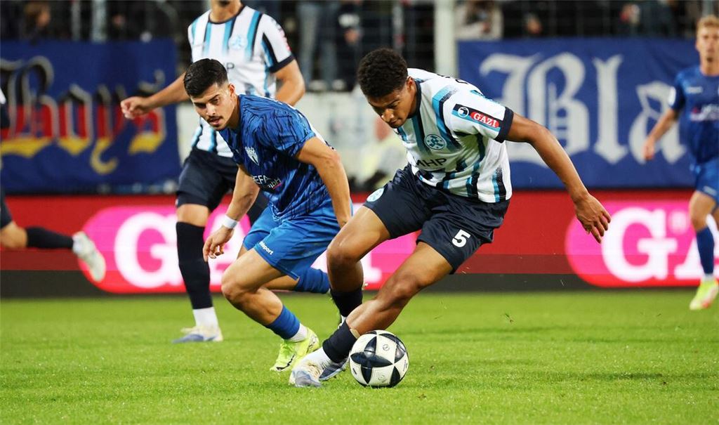 Jacob Danquah (re.) kehrt in die Anfangself zurück.