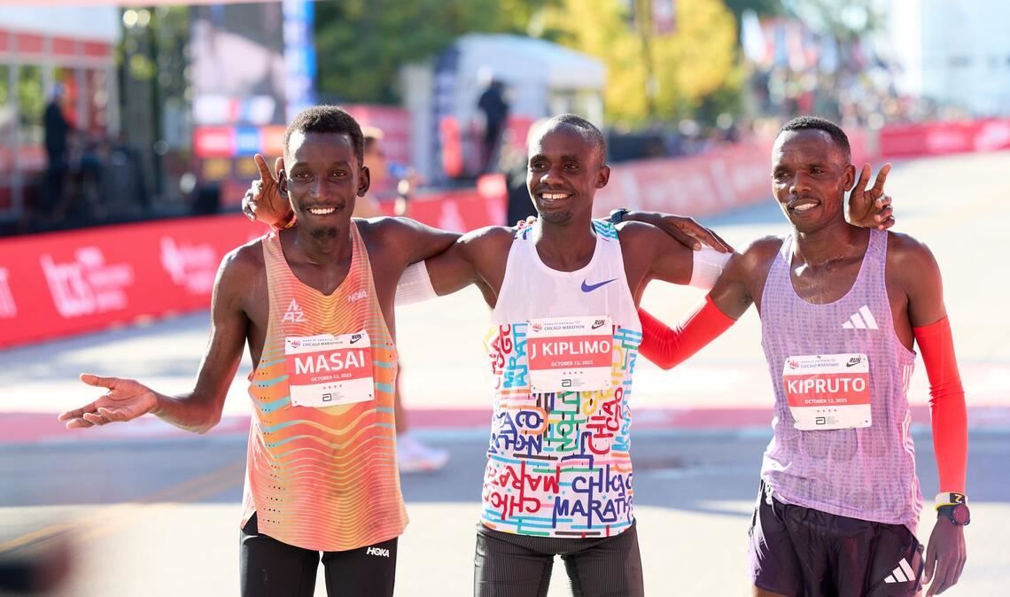 Jacob Kiplimo (M) aus Uganda hat den Chicago-Marathon gewonnen.