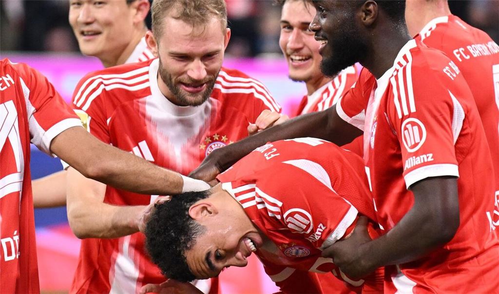 Jamal Musiala jubelt über sein erstes Bundesliga-Tor seit fast einem Jahr.