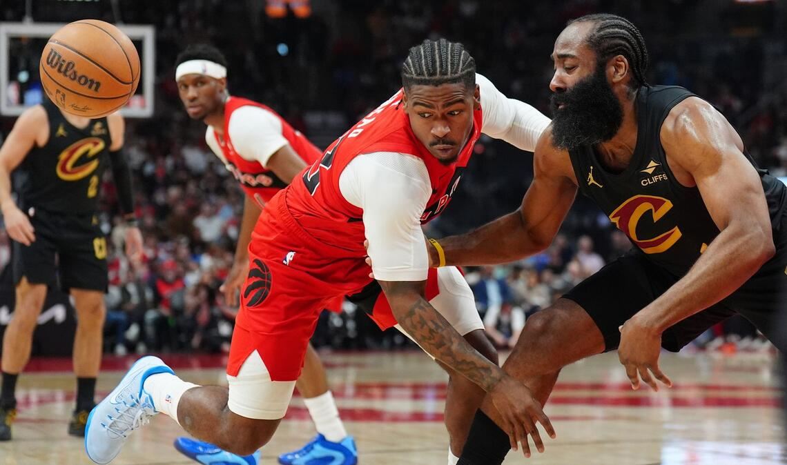 James Harden (r) gehörte zu Clevelands erfolgreichsten Punktesammlern.