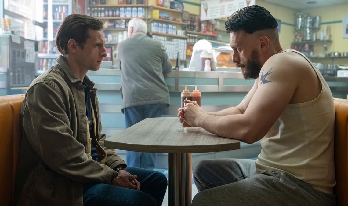 Jamie Bell (links) als Niall und Richard Gadd als Ruben in einer Szene der Miniserie "Half Man", die zwischen dem 25.4. und 29.5. auf HBO Max veröffentlicht worden ist.