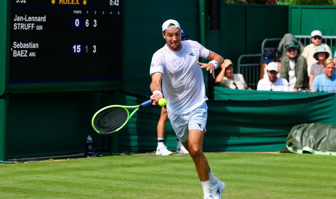 Jan-Lennard Struff feierte einen Fünf-Satz-Sieg zum Auftakt.