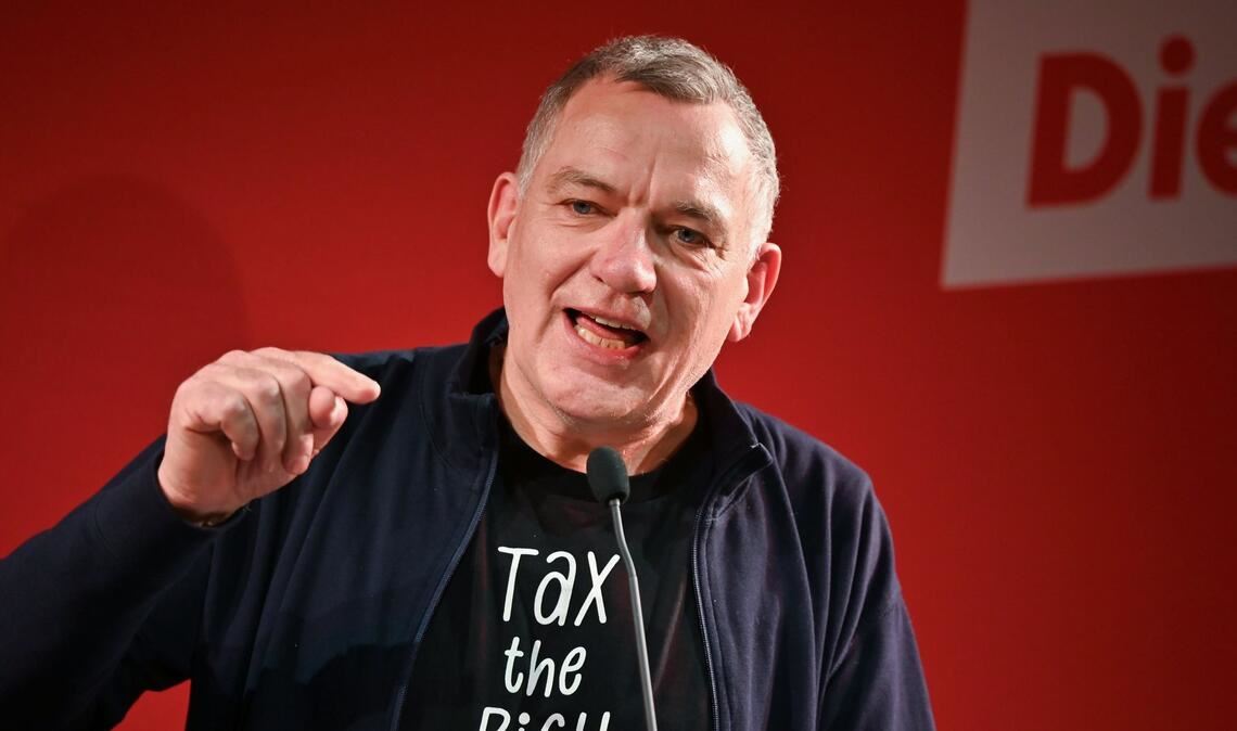 Jan van Aken hat seinen Rückzug vom Parteivorsitz angekündigt. (Archivbild)