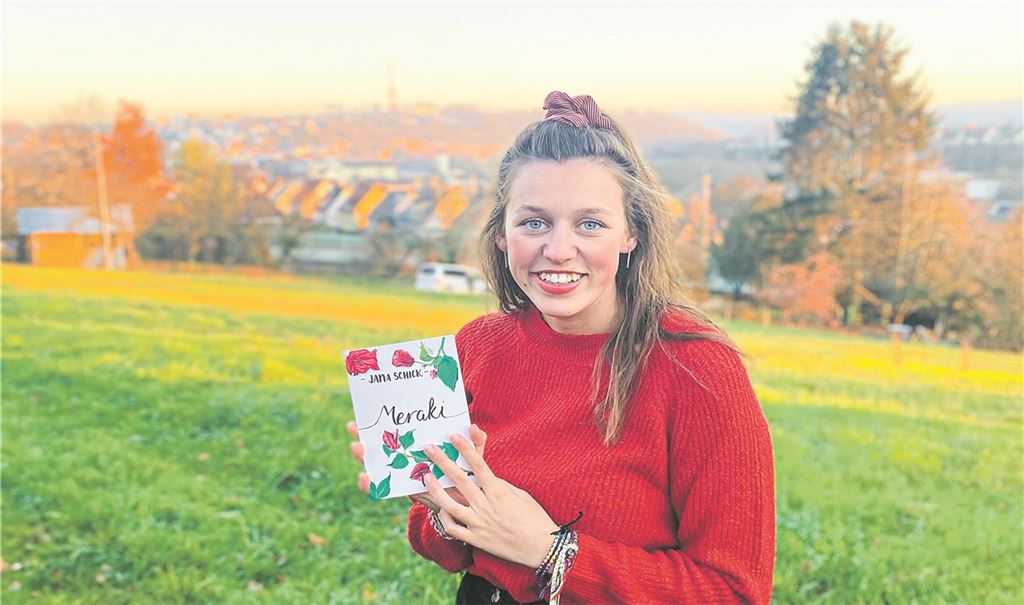 Jana Schick schreibt – das Bild ist zum Geburtstag des Buchs „Meraki“ entstanden –, hat aber auch Erfahrungen als Animateurin gesammelt und arbeitet beim Radio. Fotos: privat