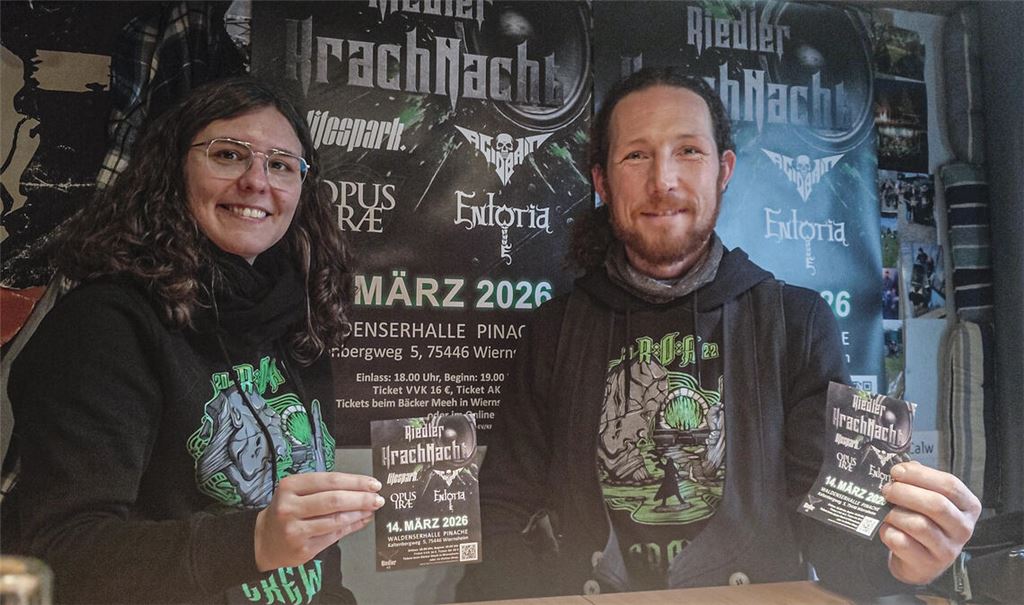 Janis Baesgen und Jeanine Schneider von den Riedlern fiebern der „Krach Nacht“ in der Waldenserhalle entgegen. Foto: Deeg