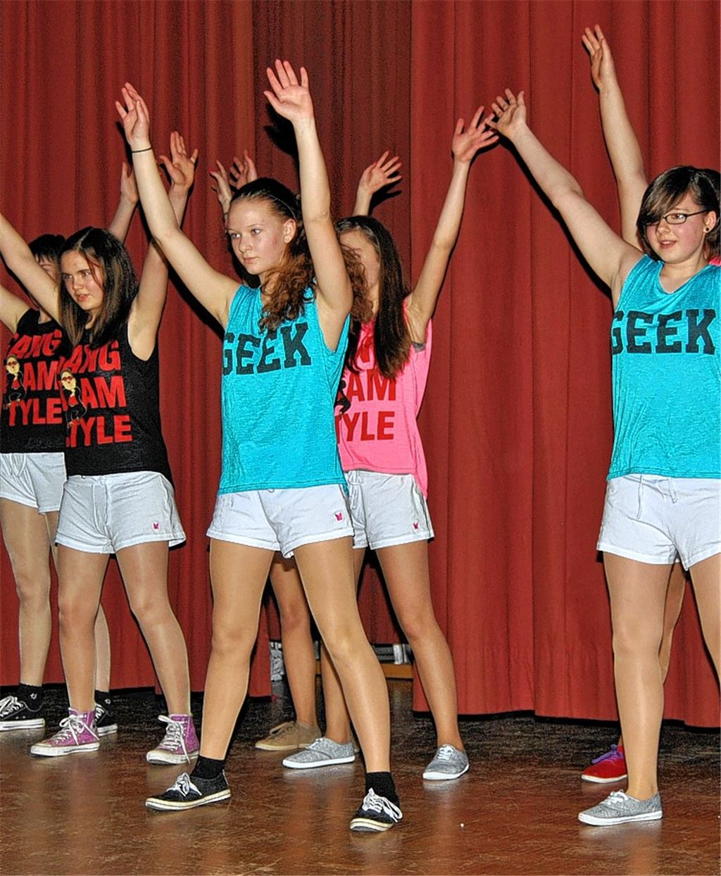 Jazztanz-Mädchen erfreuen die Besucher.rh