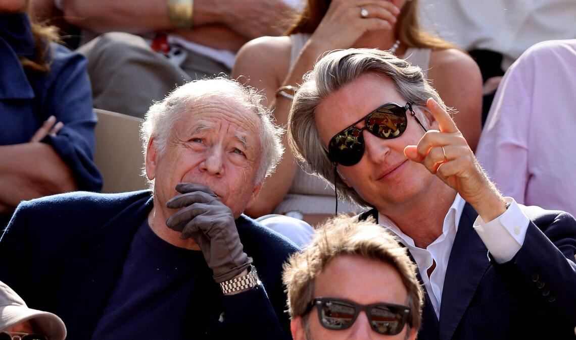 Jean Todt (links) und Ex-Meta-Manager Laurent Solly verfolgen gemeinsam das Finale bei Roland Garros.