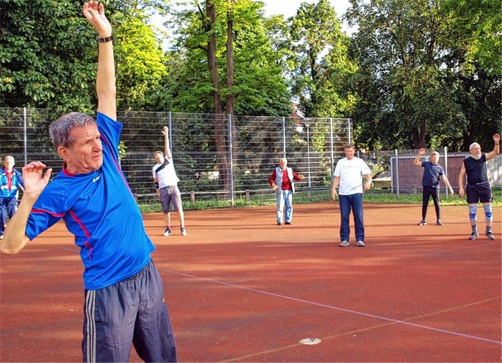 Jedermänner genießen den Neustart