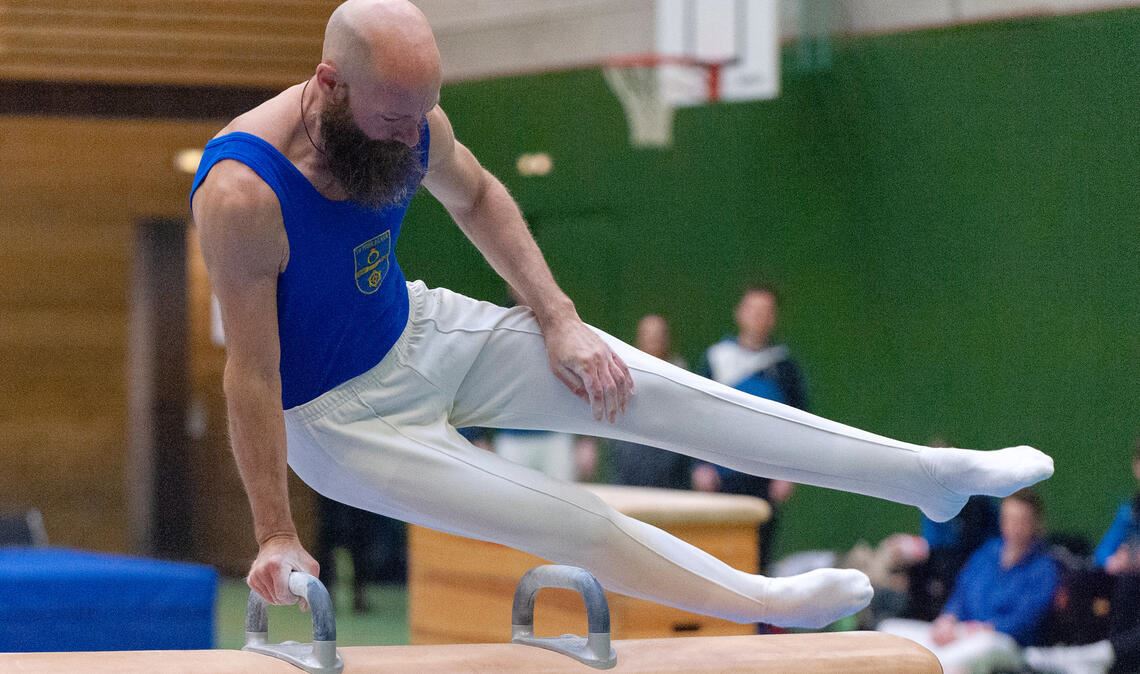 Jens Wilhelm bei seinem Auftritt am Pauschenpferd. Mit 9,4 Punkten erturnt er die zweitbeste Wertung des Wettkampfs an diesem Gerät. Fotos: Fotomoment