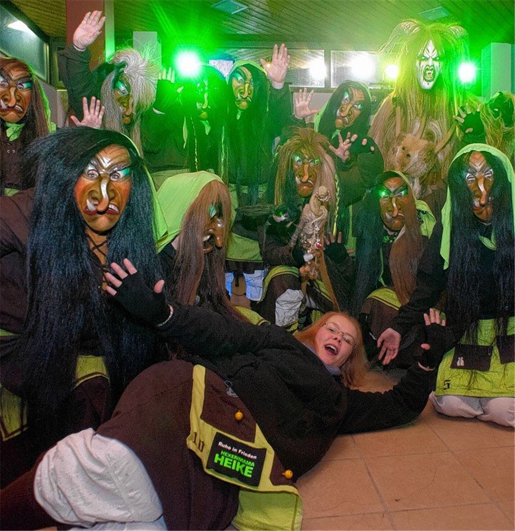 Hexen meistern närrische Prüfung