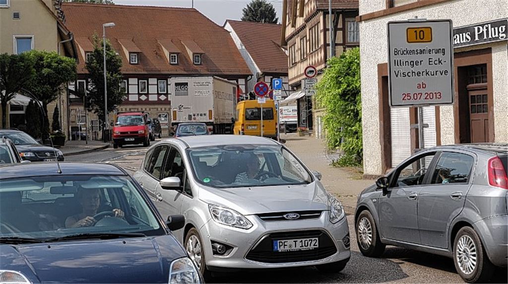 Jetzt wird’s eng: Durch die Vollsperrung der B10 droht ein Verkehrschaos.  Foto: Wallinger