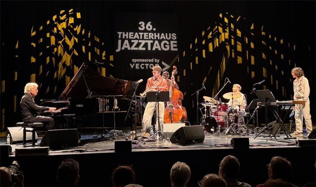 Joachim Kühn, Jakob Bänsch, Nils Kugelmann, Sebastian Wolfgruber, Andrés Coll (von links) sind Joachim Kühn & The Young Lions.