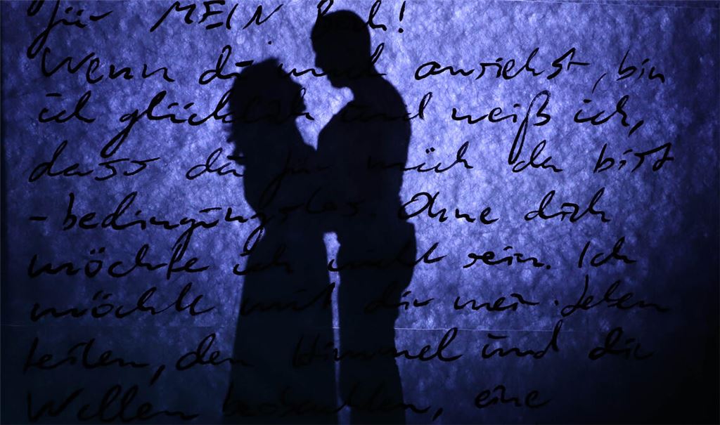 Joanna Lissai als Cathy und Benjamin Savoie als Jamie. Foto: Theater Pforzheim