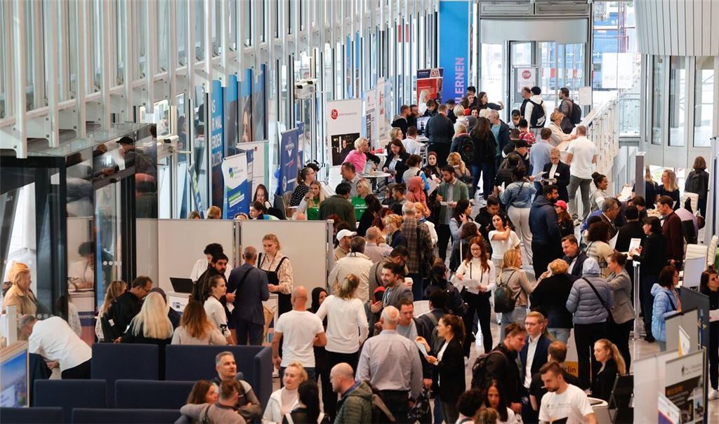 Jobmesse für Geflüchtete in Berlin, organisiert vom Berliner Jobcenter, der IHK Berlin und von der Handwerkskammer