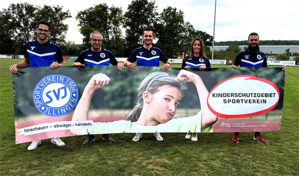 Jochen Conradt, Alex Köppl, Benjamin Färber, Lisa Vinnai und Timm Strohhäcker präsentieren das Banner des WSJ.