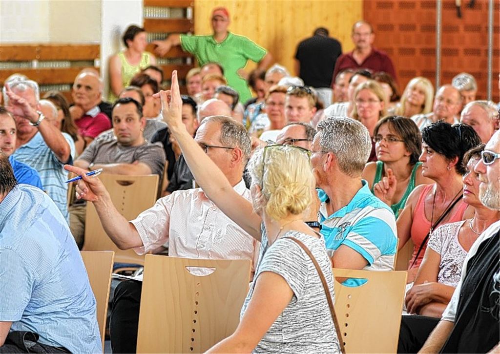 Hitzige Debatte über weitere Flüchtlinge