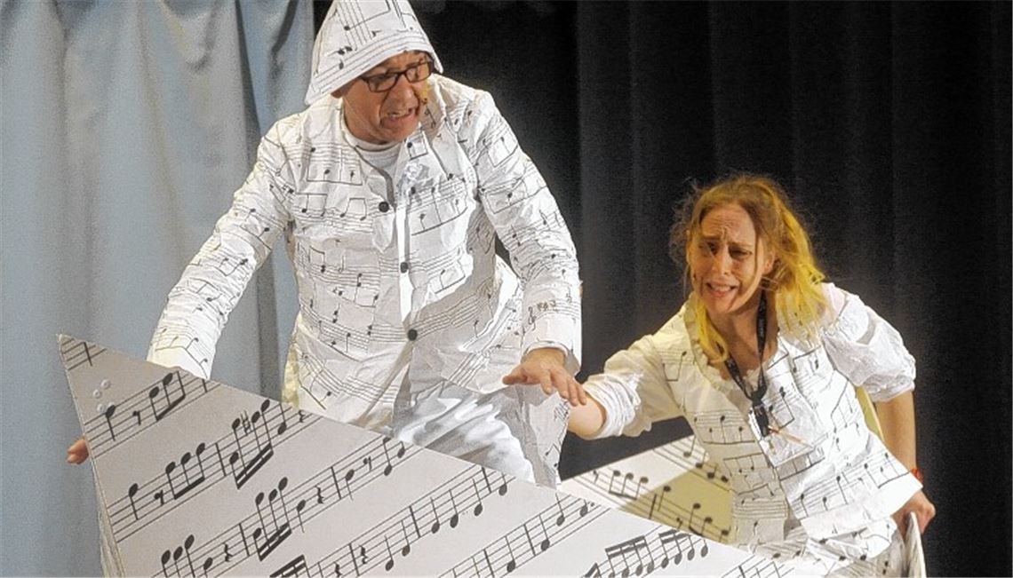 Der junge Mann und das Notenmeer