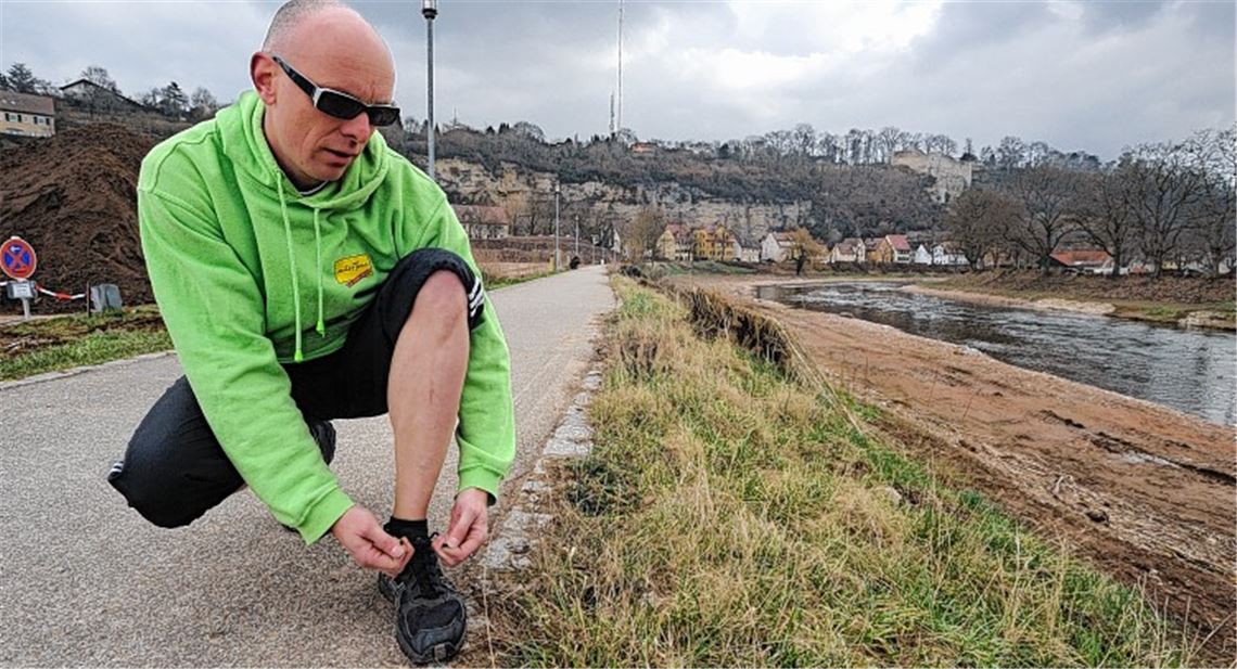 Jogger Achim Dürr in Mühlacker an der Enz, wo das Grünprojekt 2015 (Kleine Gartenschau) entsteht – vielleicht mit Fitnesspfad. Wenn es nach den Planern der Gartenschau geht, werden auch Umlandgemeinden in die Großveranstaltung eingebunden. Archivfoto: Fotomoment