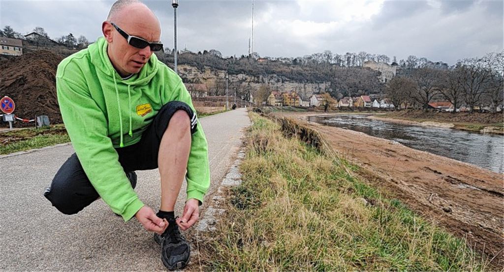 Jogger Achim Dürr in Mühlacker an der Enz, wo das Grünprojekt 2015 (Kleine Gartenschau) entsteht – vielleicht mit Fitnesspfad. Wenn es nach den Planern der Gartenschau geht, werden auch Umlandgemeinden in die Großveranstaltung eingebunden. Archivfoto: Fotomoment