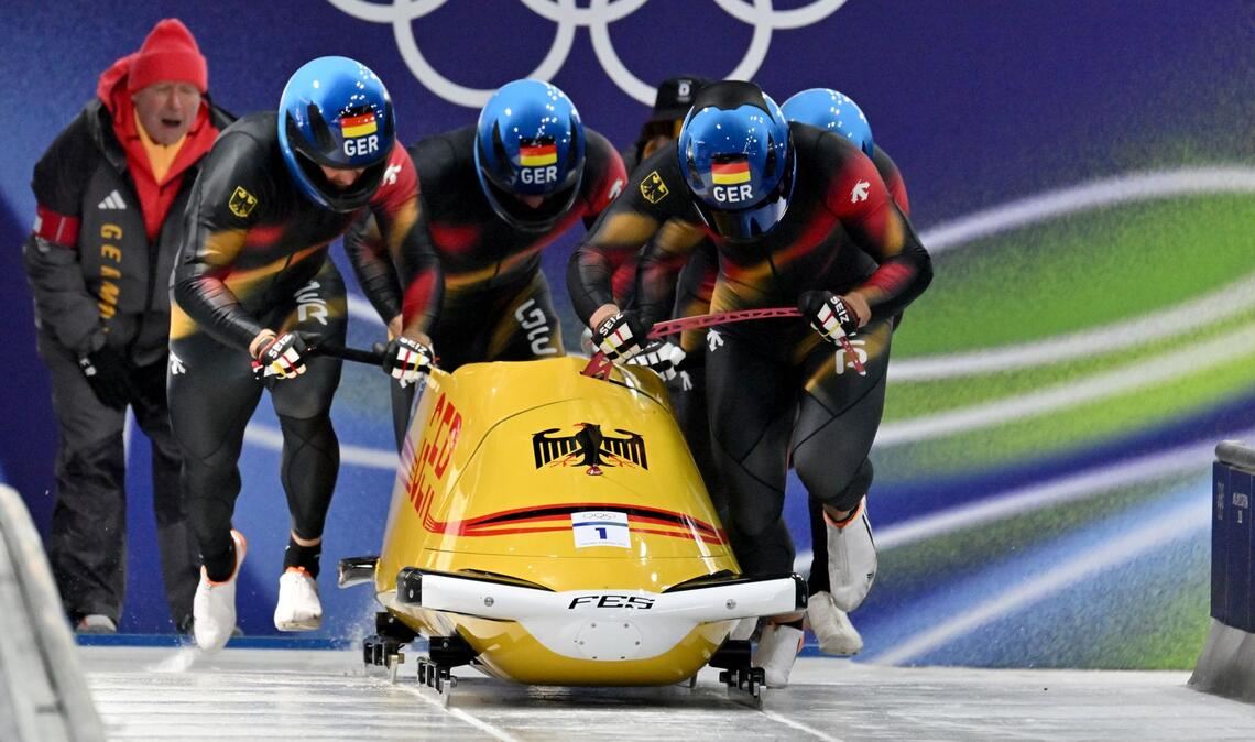 Johannes Lochner (Pilot), Thorsten Margis, Jörn Wenzel und Georg Fleischhauer legten im ersten Lauf Start- und Bahnrekord hin.