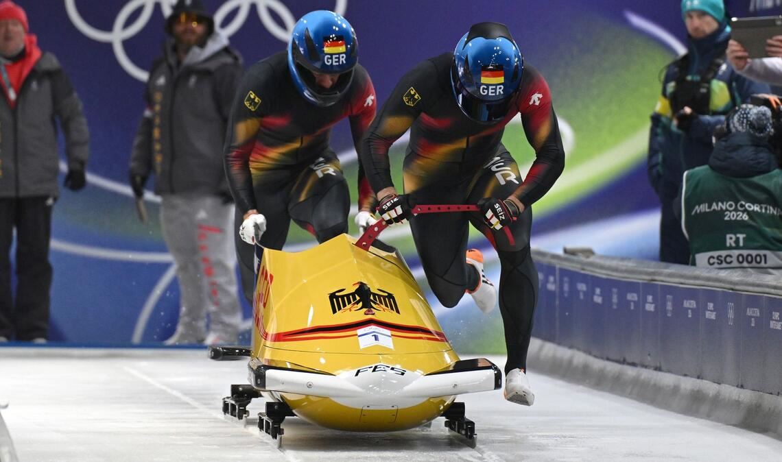 Johannes Lochner (Pilot) und Georg Fleischhauer legen gleich im ersten Lauf Start- und Bahnrekord hin.